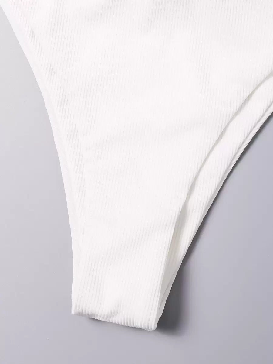 3'Lü Balenli Bikini Takımı Ve Örgü Plaj Eteği