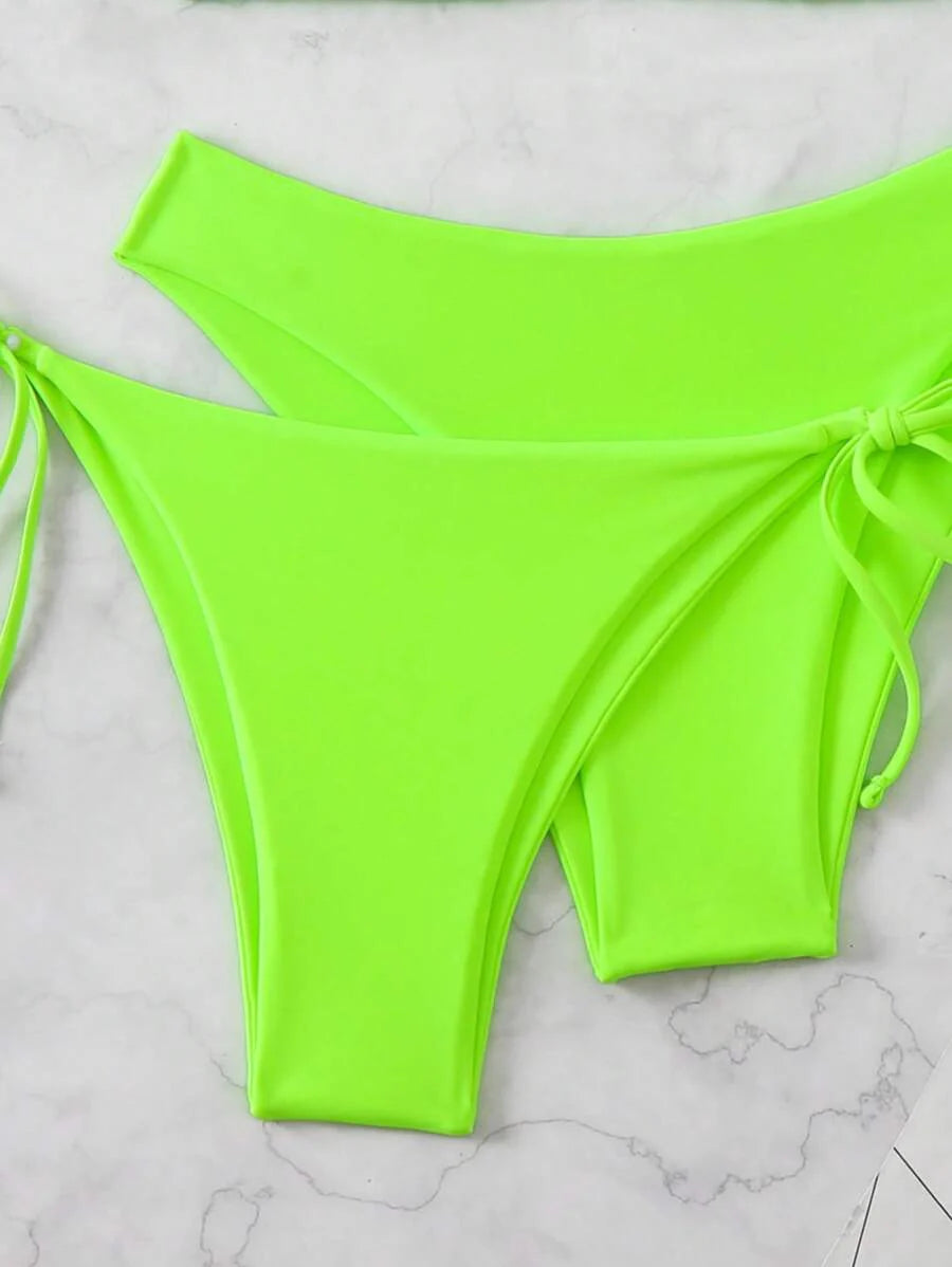 3 Parça Halter Üst + Üçgen Alt + Bağcıklı Şort Bikini Takımı