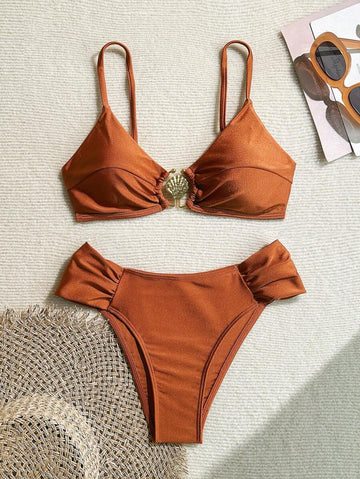 Metal Aksesuarlı Yüksek Kesim Askılı Bikini Takımı