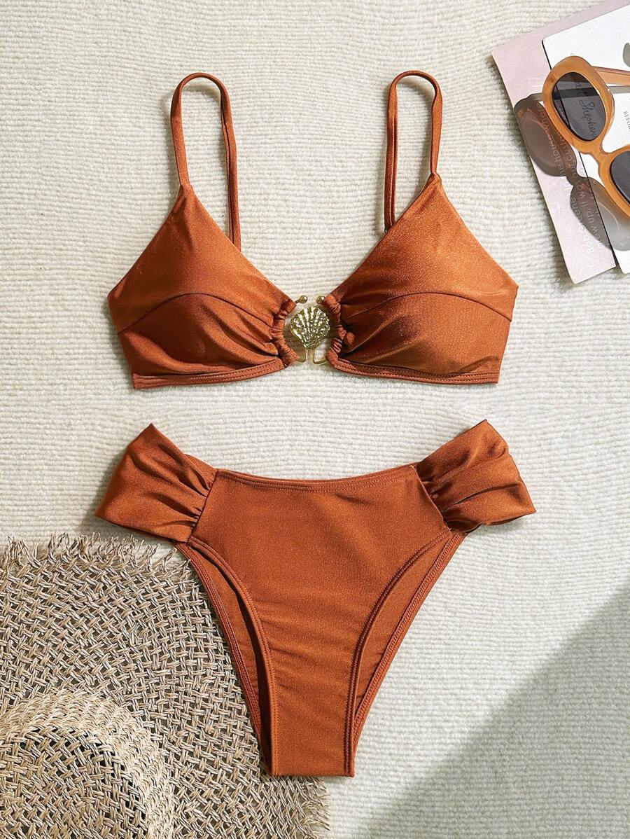 Metal Aksesuarlı Yüksek Kesim Askılı Bikini Takımı