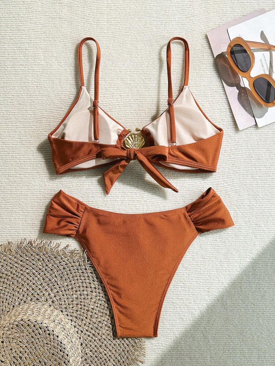 Metal Aksesuarlı Yüksek Kesim Askılı Bikini Takımı