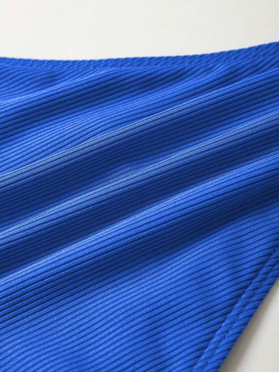 Çiçek Desenli Halter Bağcıklı Bikini Takımı