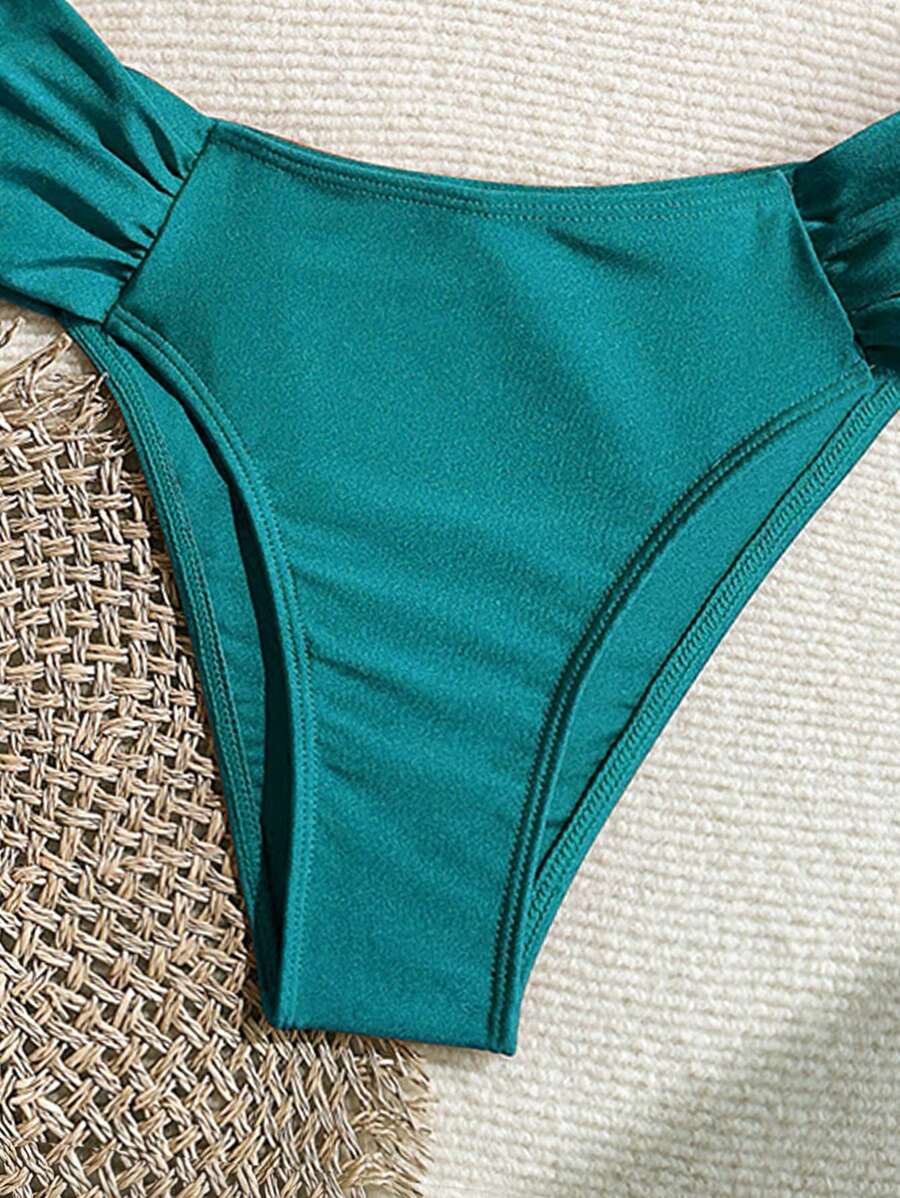Metal Aksesuarlı Yüksek Kesim Askılı Bikini Takımı