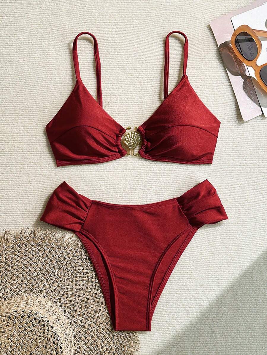 Metal Aksesuarlı Yüksek Kesim Askılı Bikini Takımı