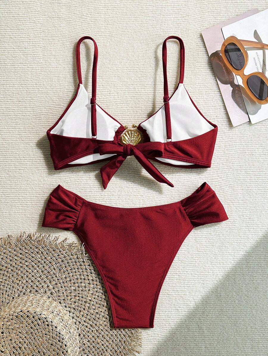 Metal Aksesuarlı Yüksek Kesim Askılı Bikini Takımı