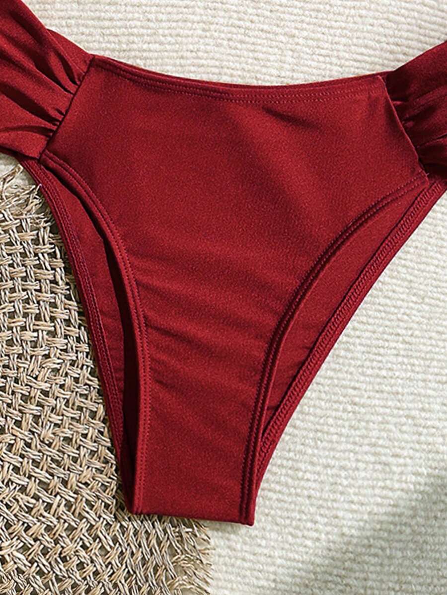Metal Aksesuarlı Yüksek Kesim Askılı Bikini Takımı