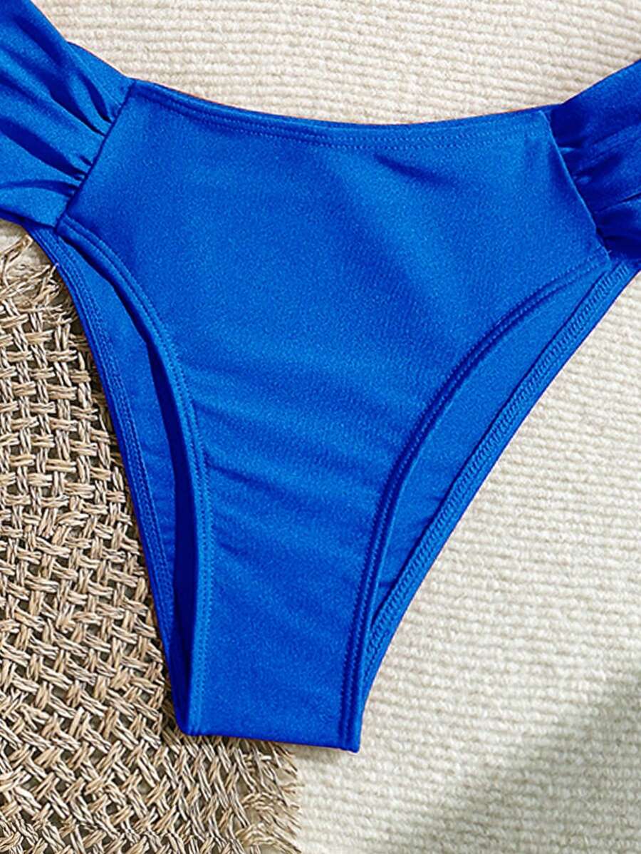 Metal Aksesuarlı Yüksek Kesim Askılı Bikini Takımı