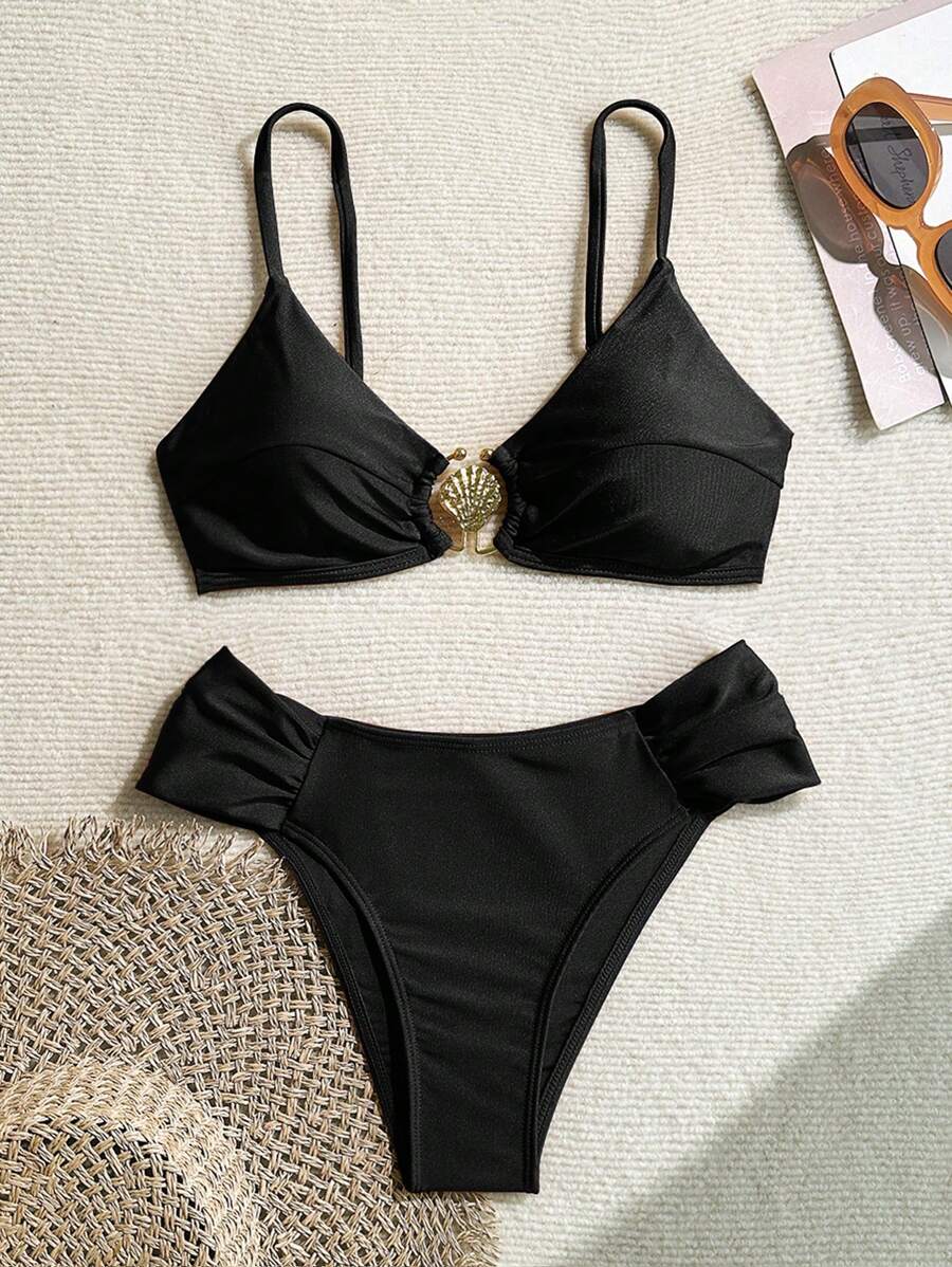 Metal Aksesuarlı Yüksek Kesim Askılı Bikini Takımı