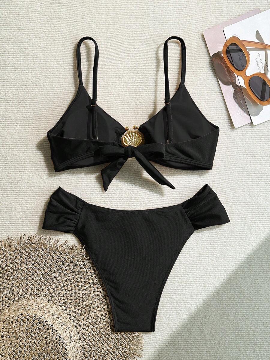 Metal Aksesuarlı Yüksek Kesim Askılı Bikini Takımı