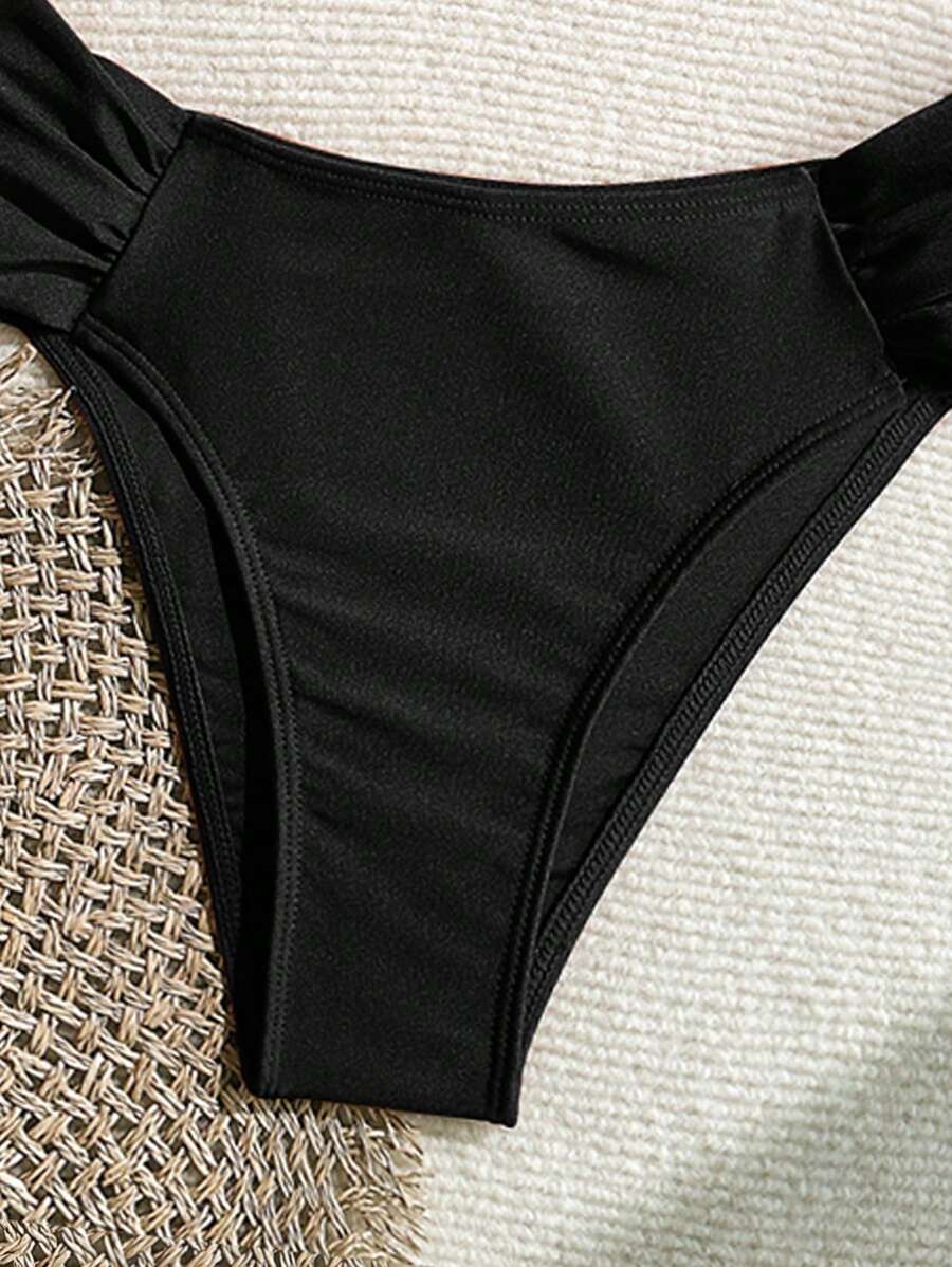 Metal Aksesuarlı Yüksek Kesim Askılı Bikini Takımı