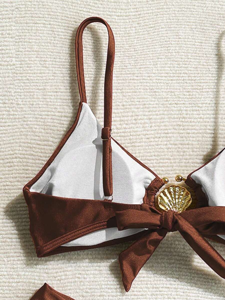 Metal Aksesuarlı Yüksek Kesim Askılı Bikini Takımı