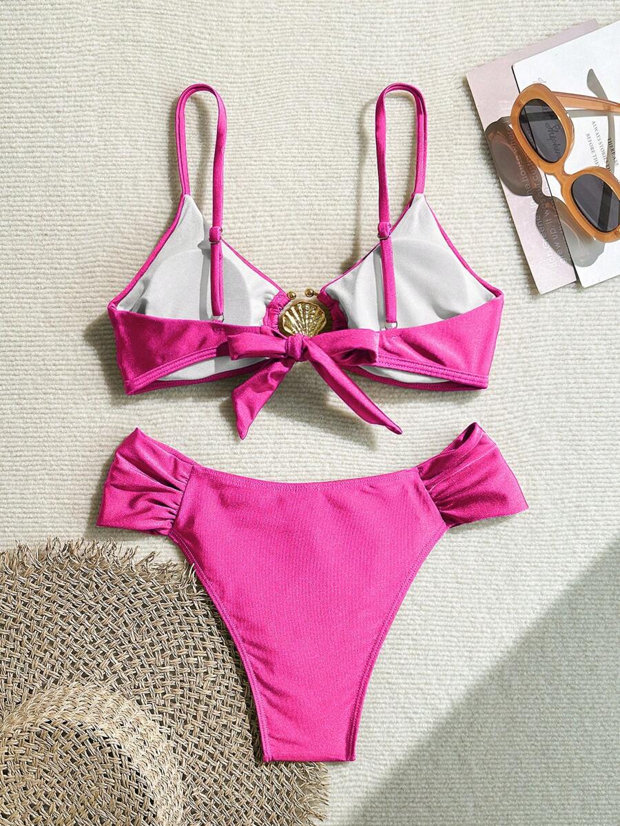 Metal Aksesuarlı Yüksek Kesim Askılı Bikini Takımı