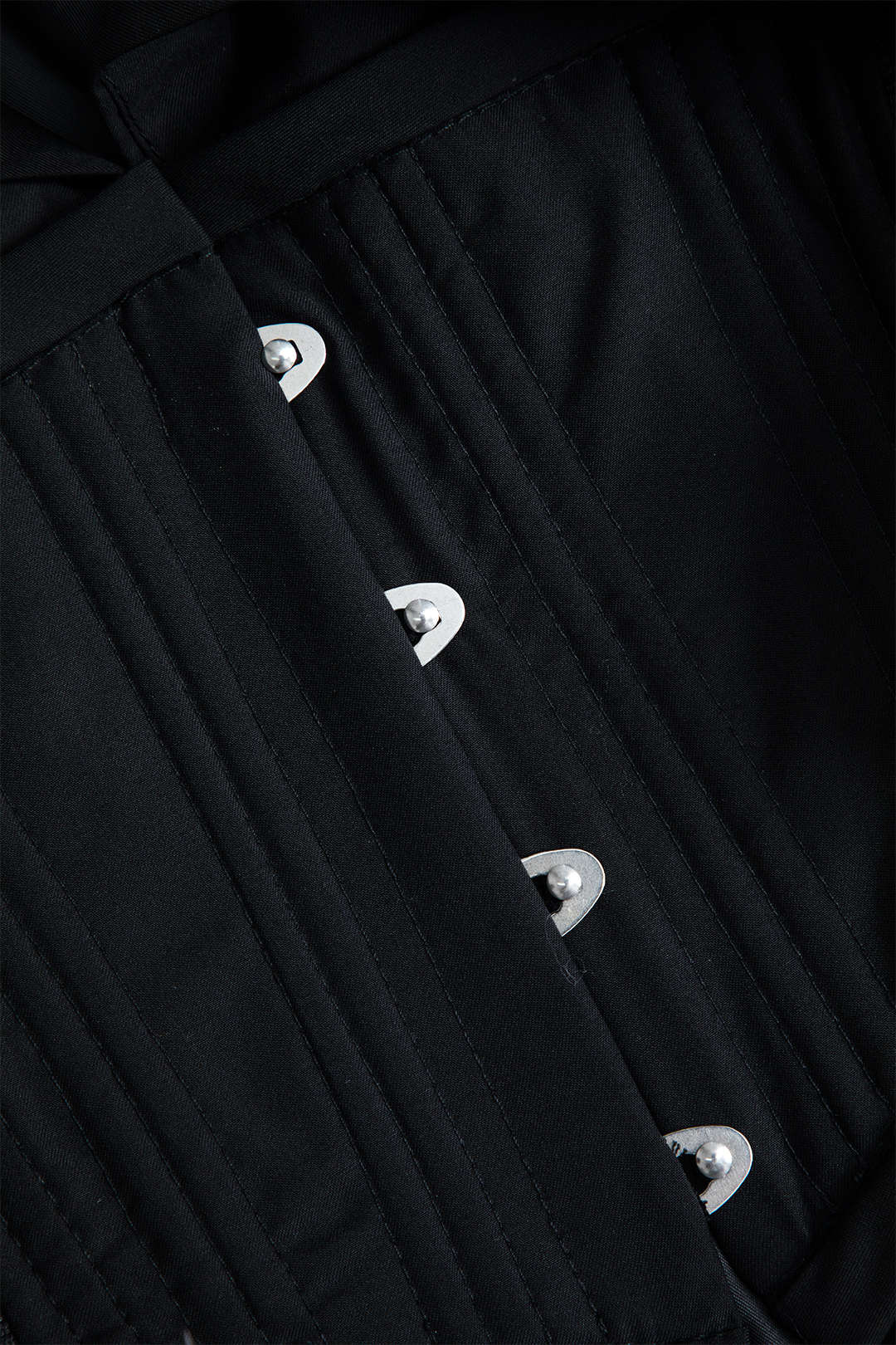 Düğmeli Çentikli Yaka Blazer