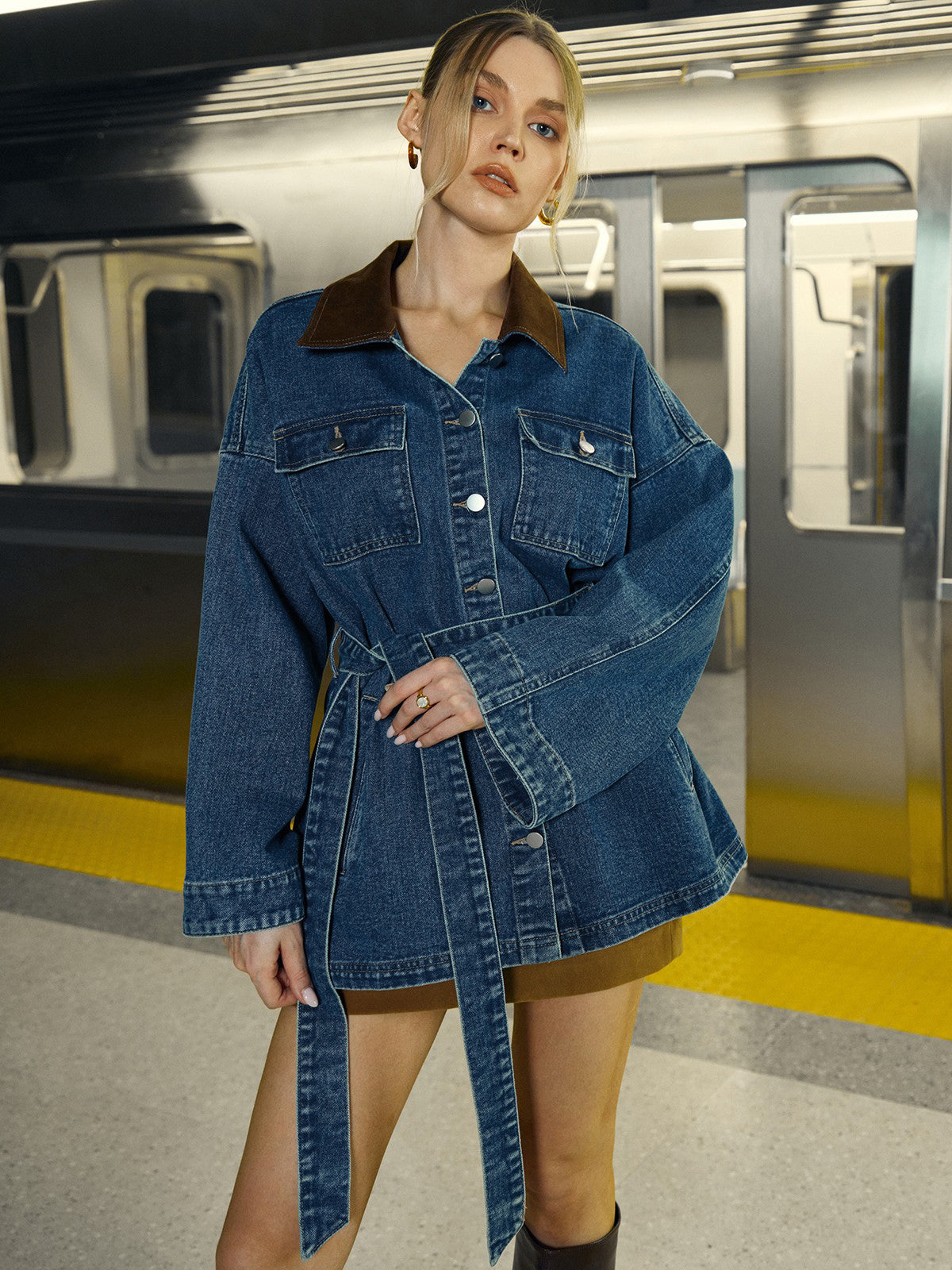 Althea Kemer Detaylı Denim Ceket