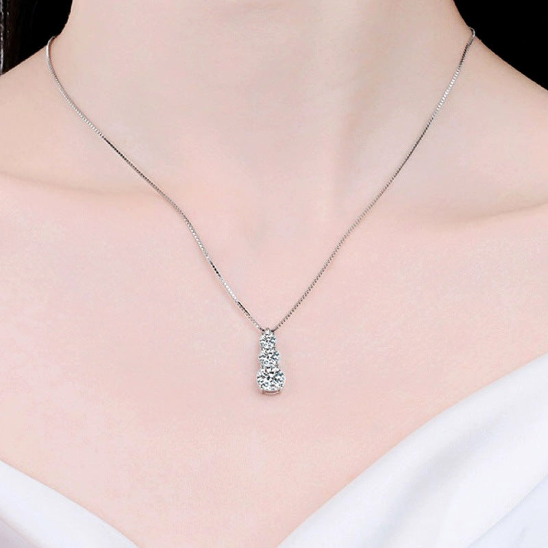 925 ayar Trinity Glow moissanite kolye