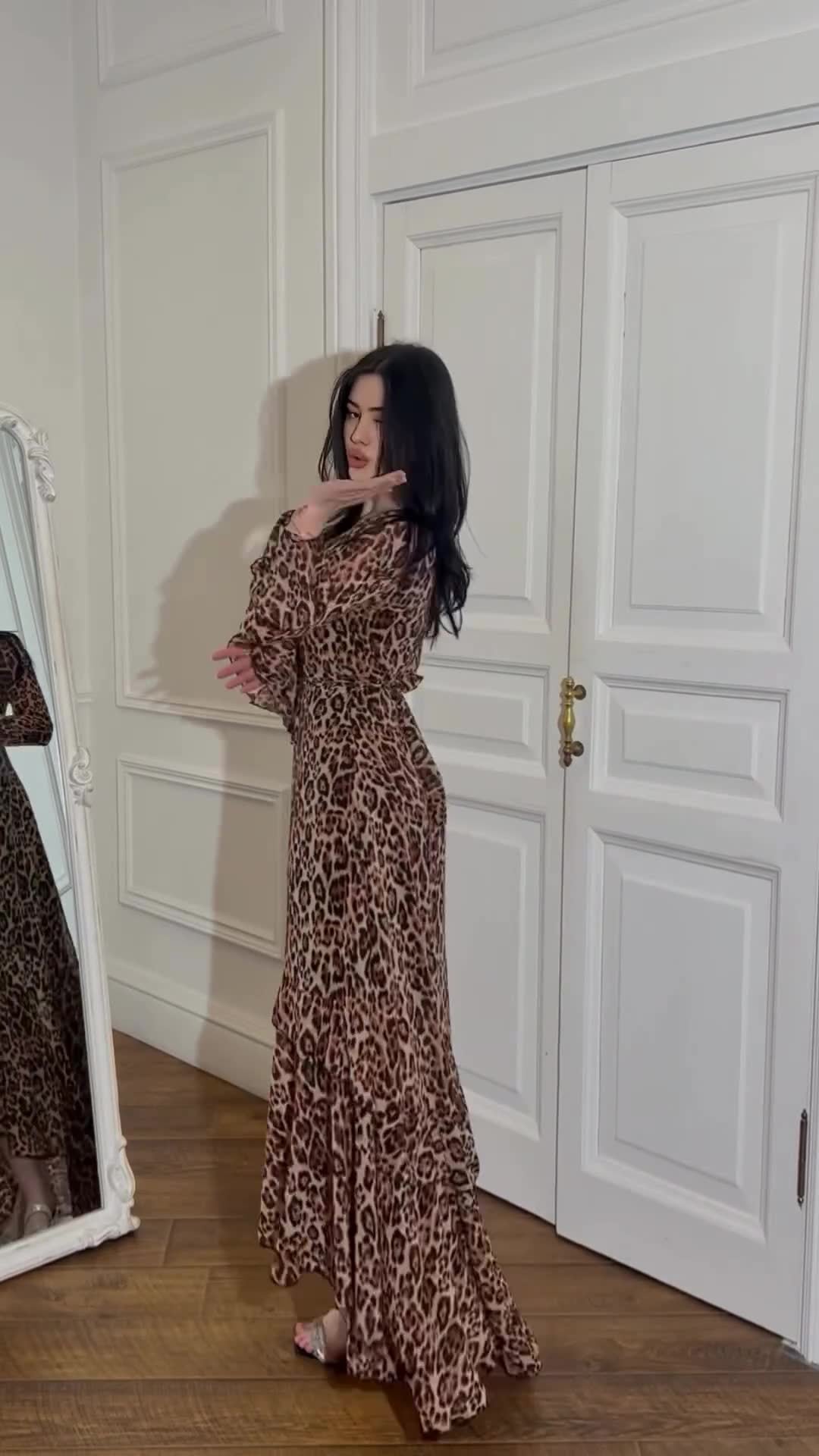 Alisora Leopar Desenli Yırtmaçlı Elbise