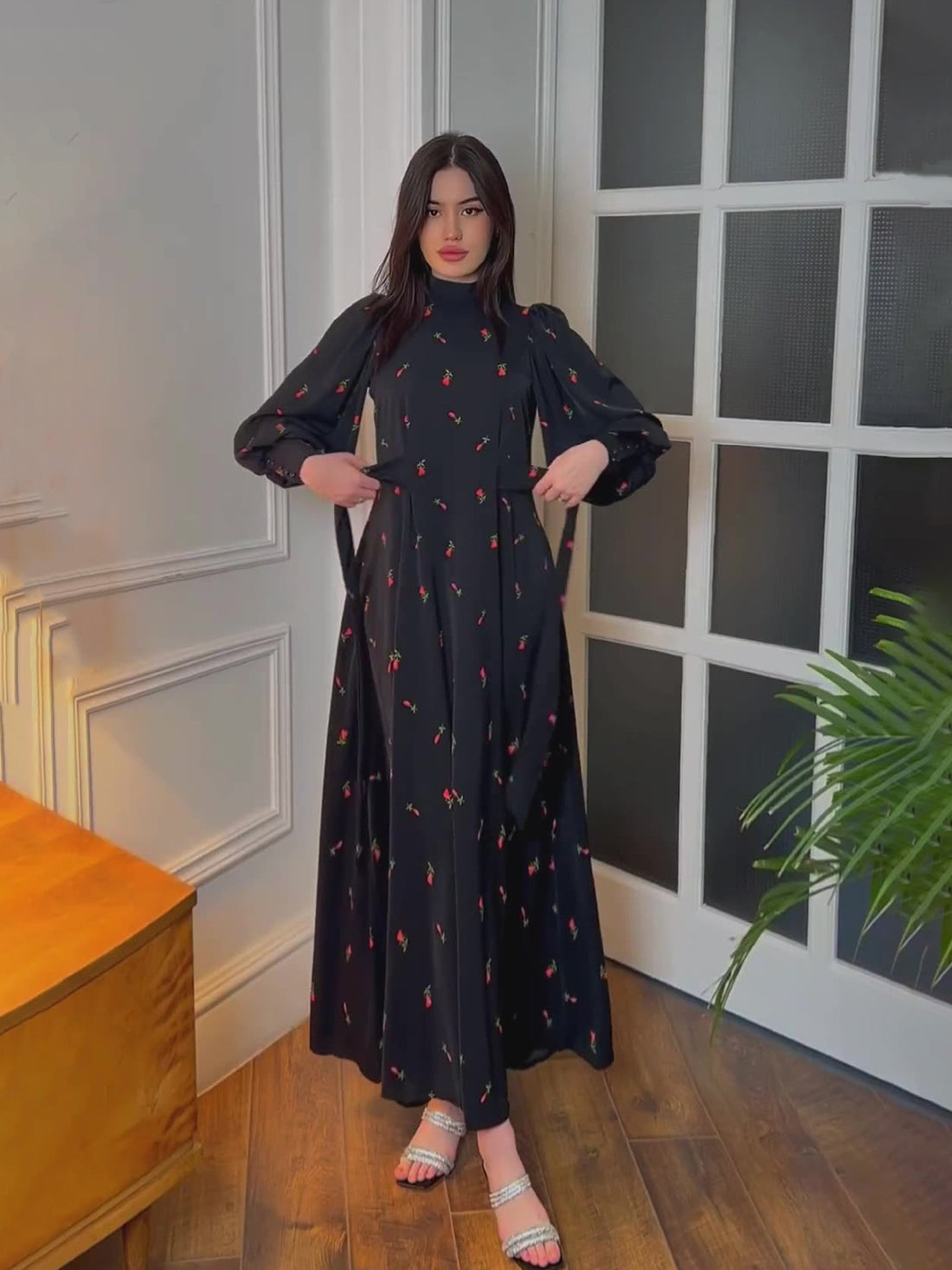 Alisora Çiçek Desenli Siyah Uzun Elbise