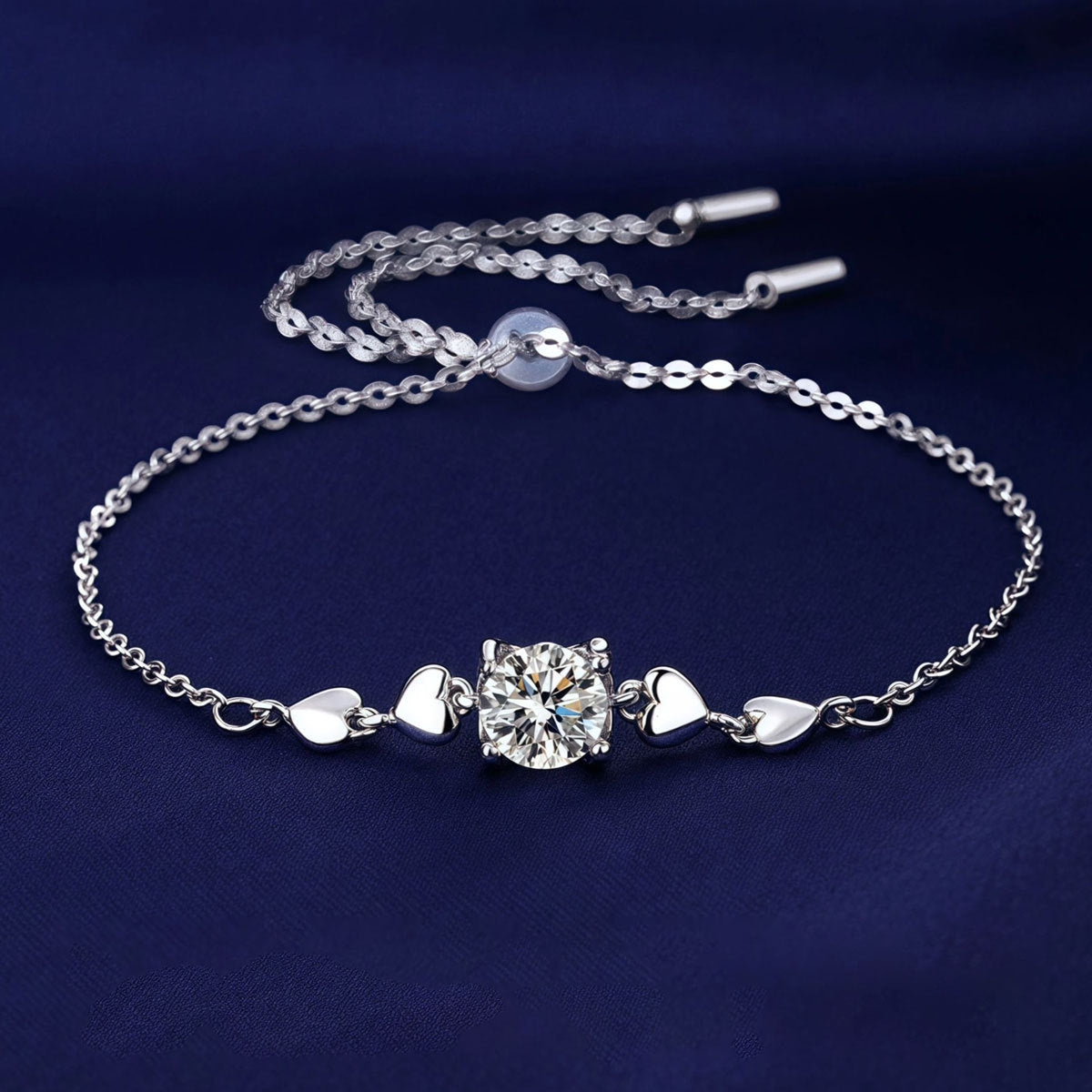 Kalp Detaylı Işıltılı Moissanite Taşlı Gümüş Bileklik