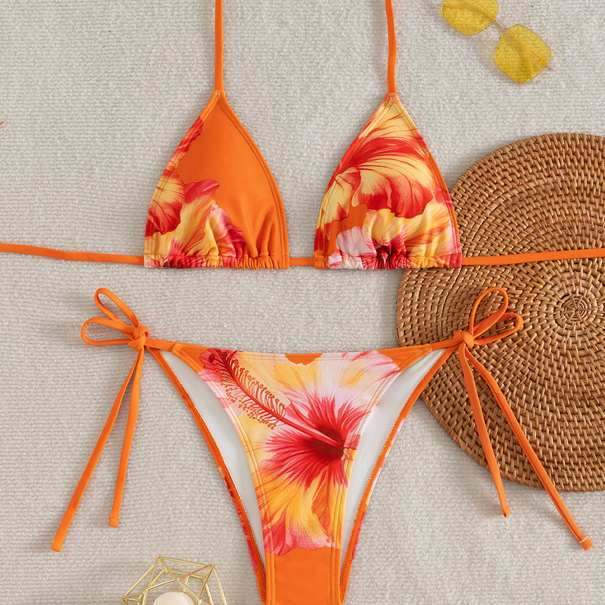 Üçgen Kupa Dantelli Baskılı Bikini Takımı