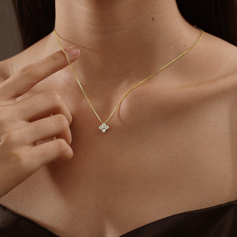🧿 Şansın Işıltısı – 925 Ayar Gümüş Moissanite Dört Yapraklı Yonca Kolye