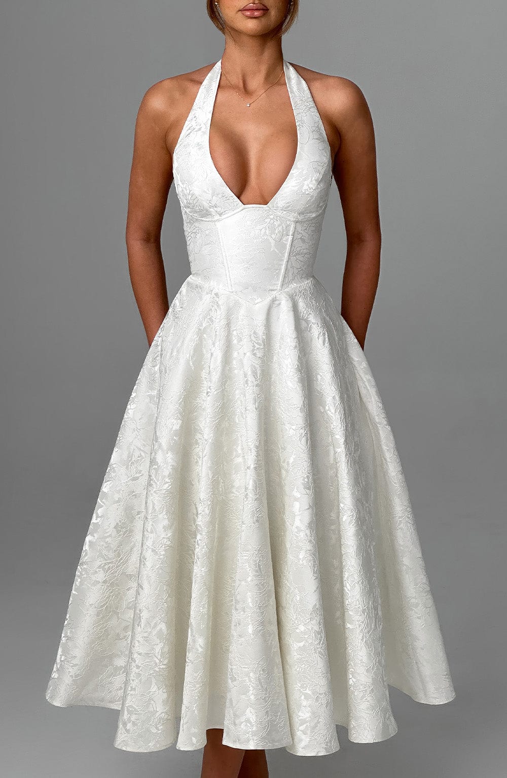 Beyaz Halter Yaka Midi Elbise