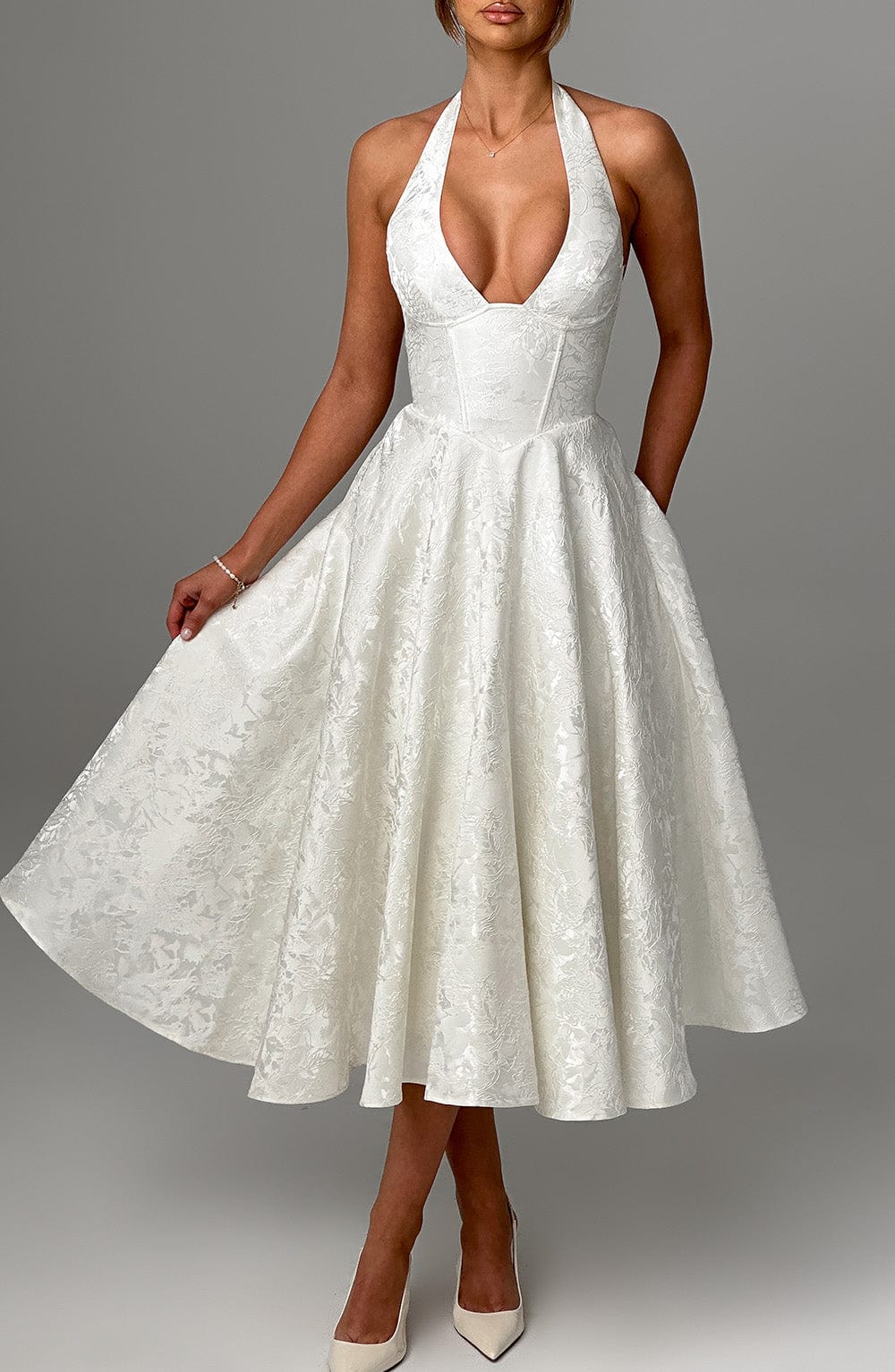 Beyaz Halter Yaka Midi Elbise