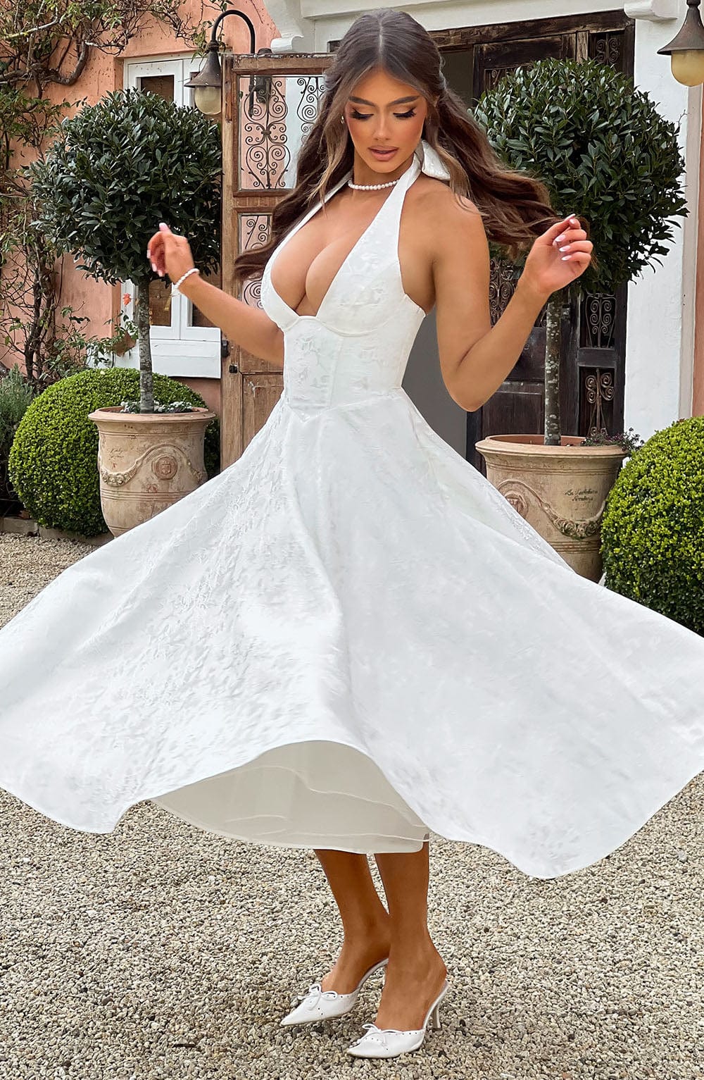 Beyaz Halter Yaka Midi Elbise