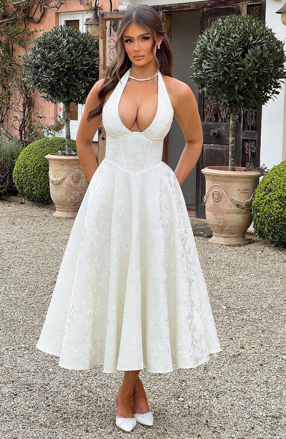 Beyaz Halter Yaka Midi Elbise