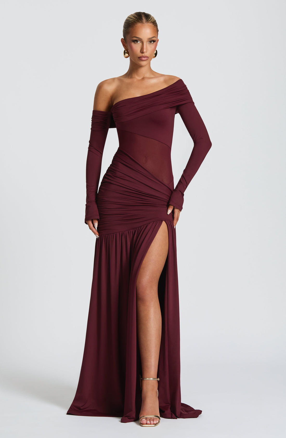 Bordo Omuz Açık Yırtmaçlı Maxi Elbise