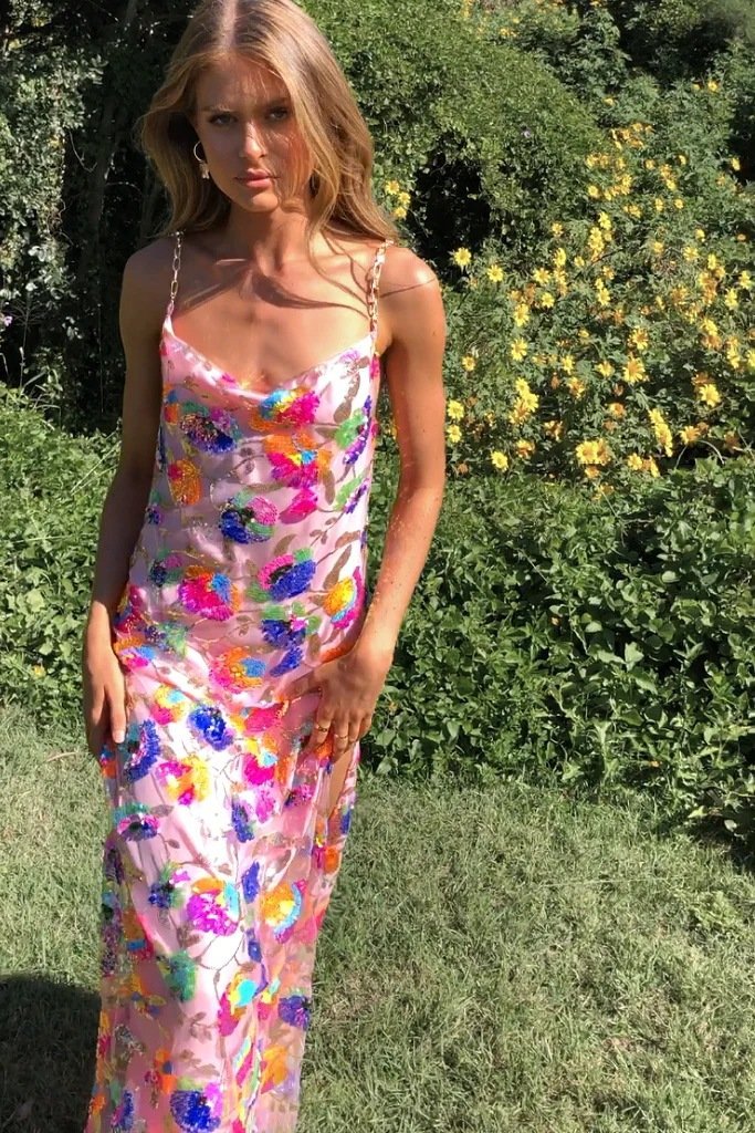 Fanny İşlemeli Payetli Sırtı Açık Uzun Elbise