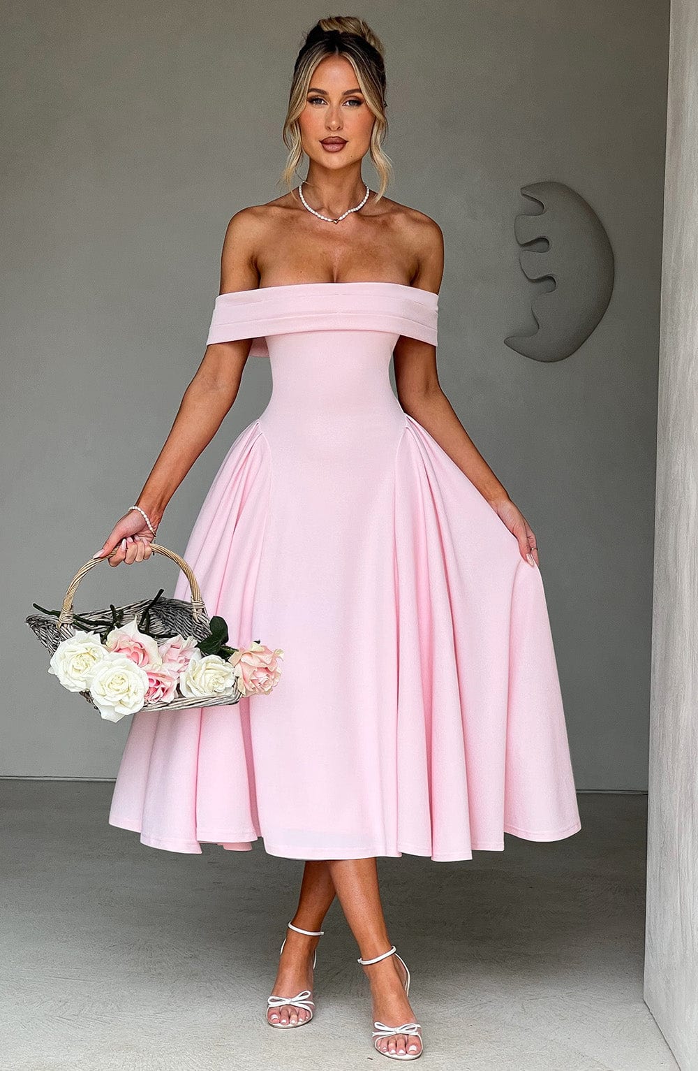 Pembe Omuz Açık Midi Elbise