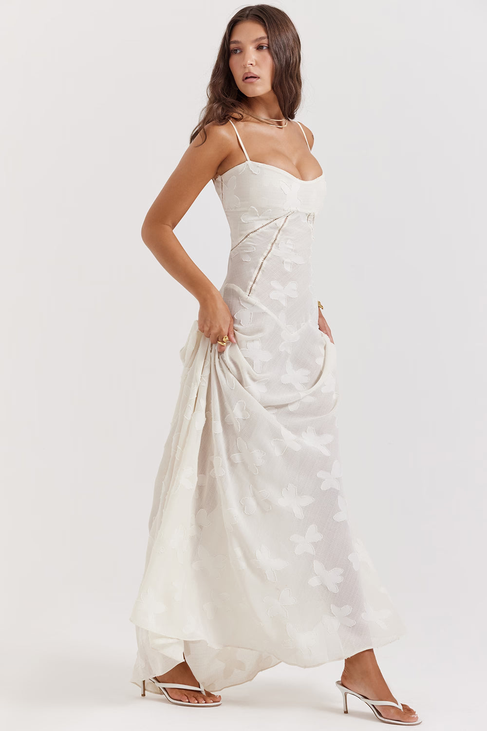 Krem Rengi Vintage Çiçek Dantelli Sırt Detaylı Maxi Elbise