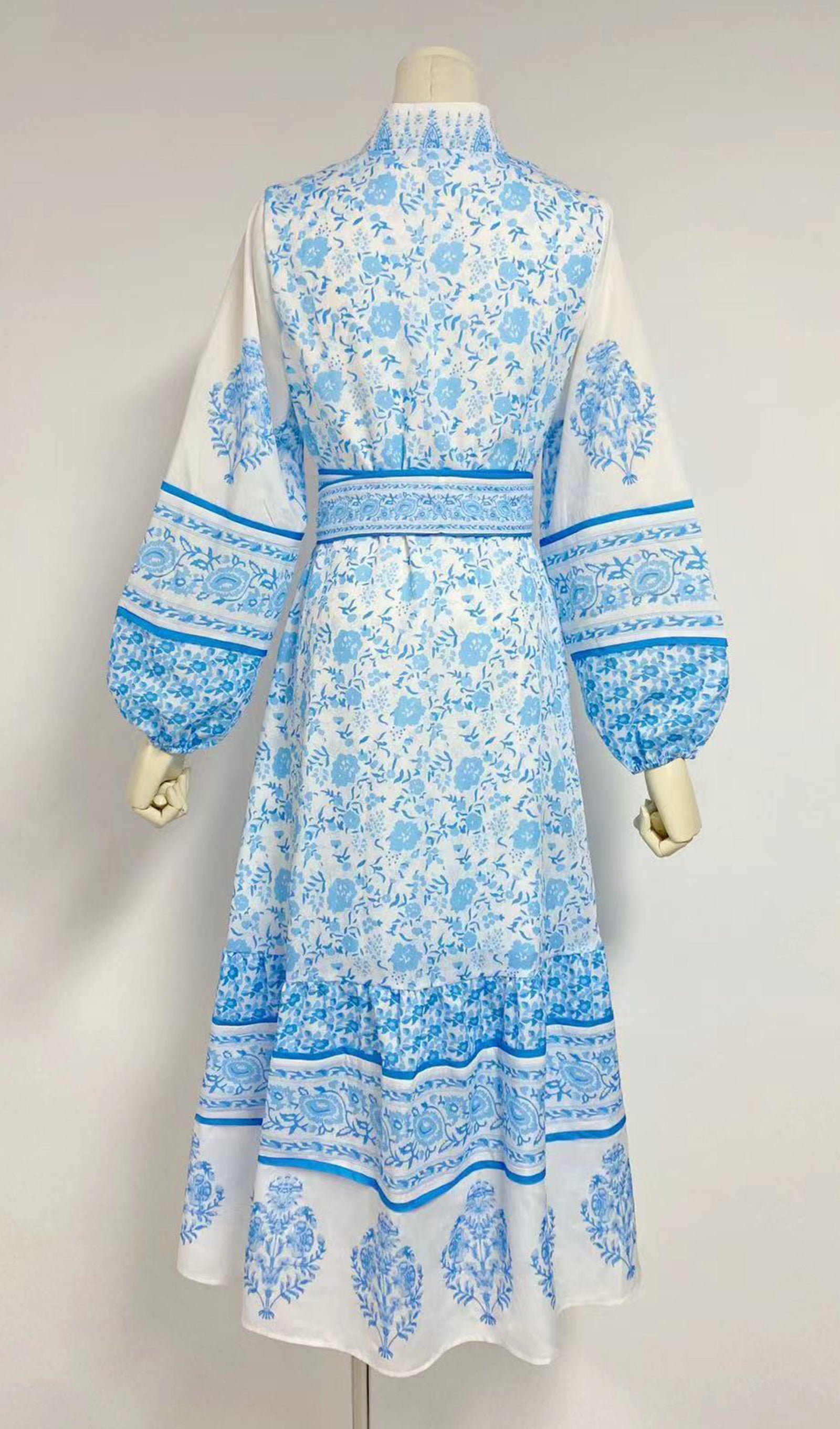 Midikleid mit Blumenmuster, Puffärmeln, tailliert und ausgestelltem Schnitt