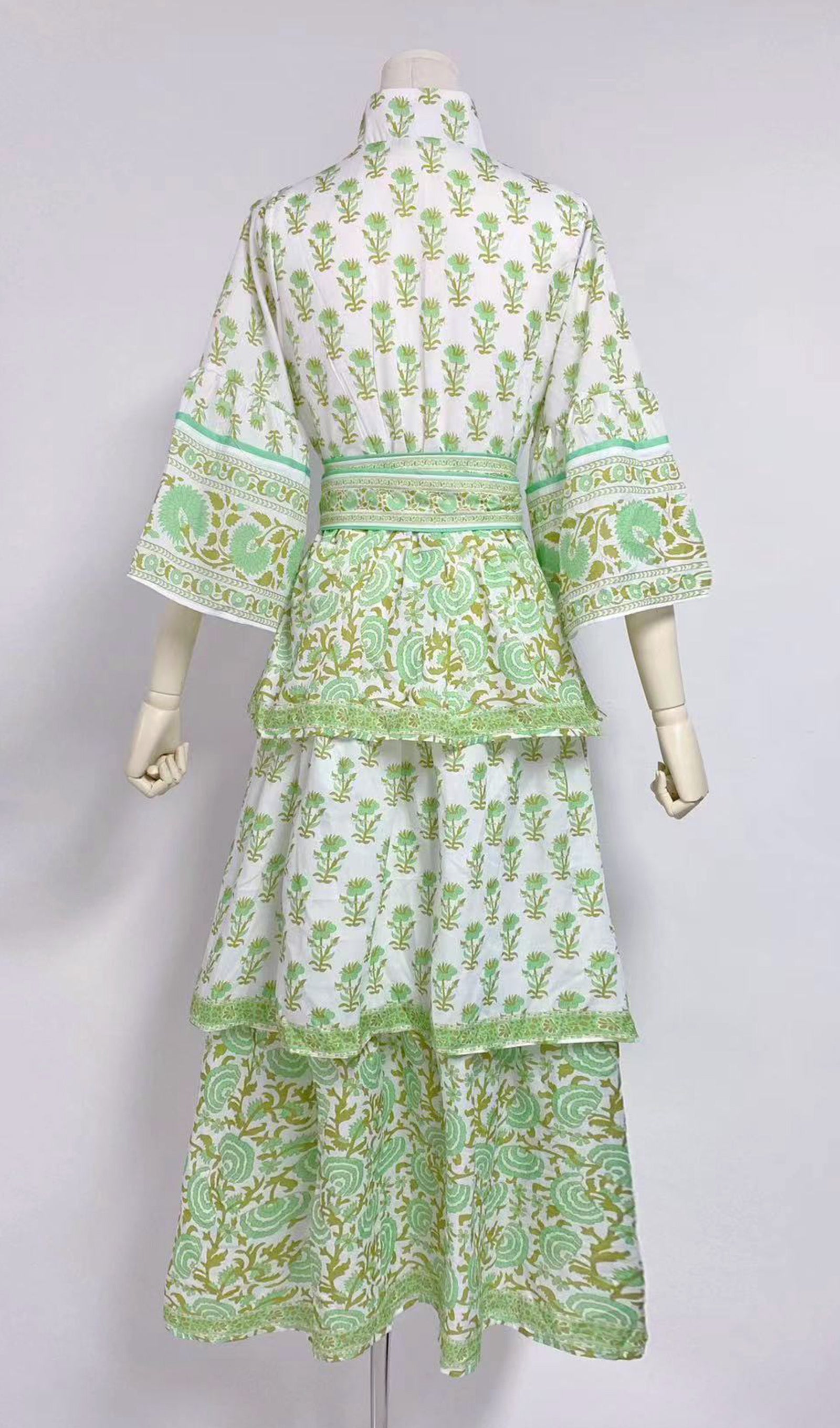 Çiçekli Puf Kollu Fit ve Flare Midi Elbise