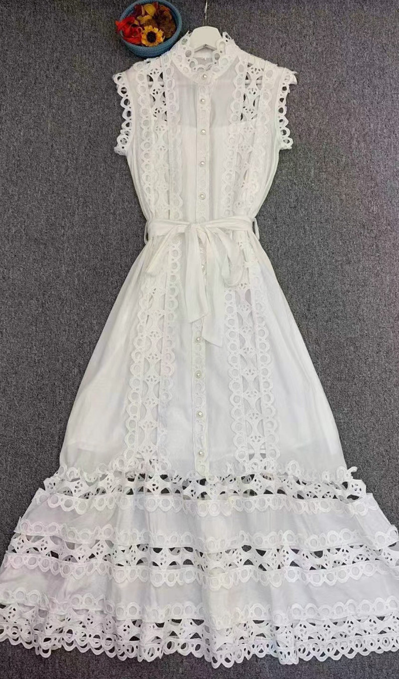 Ärmelloses Maxikleid mit Häkeldetails