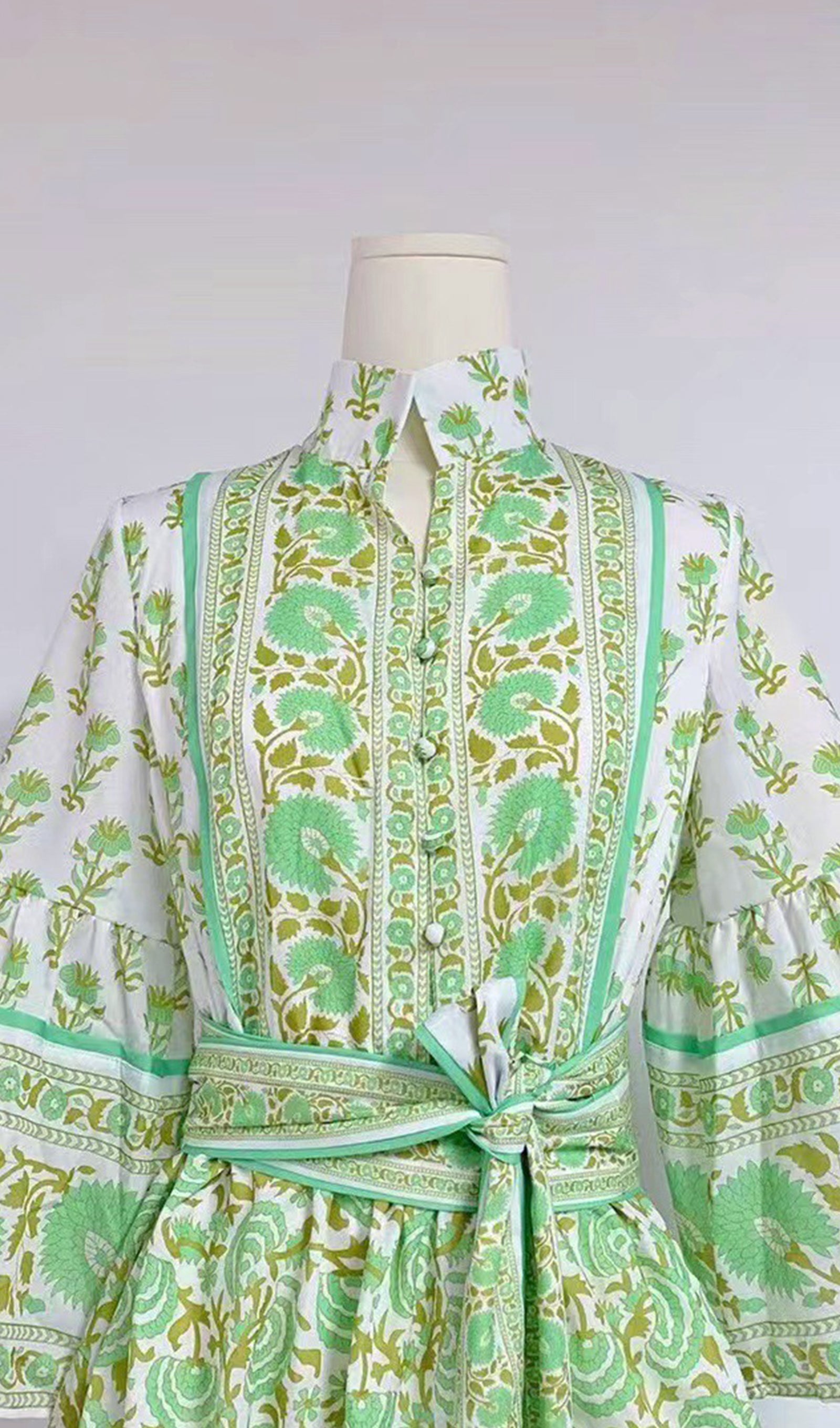 Çiçekli Puf Kollu Fit ve Flare Midi Elbise