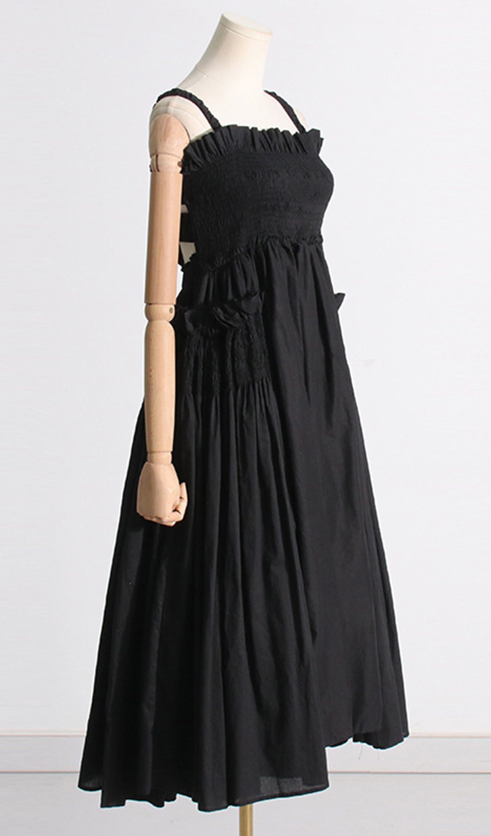 Plissiertes, tailliertes Maxikleid mit ausgestelltem Rock