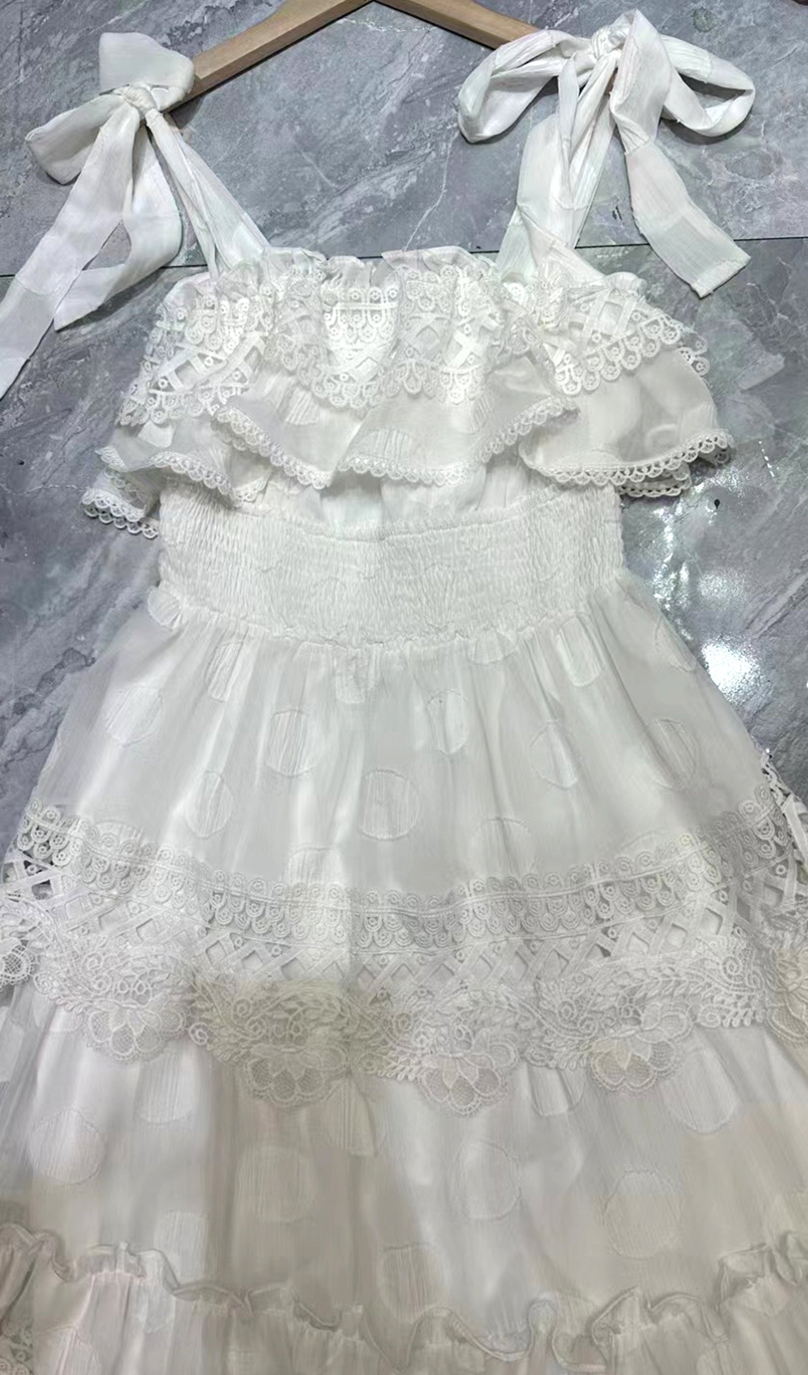Ärmelloses Häkel-Maxikleid mit Lagen