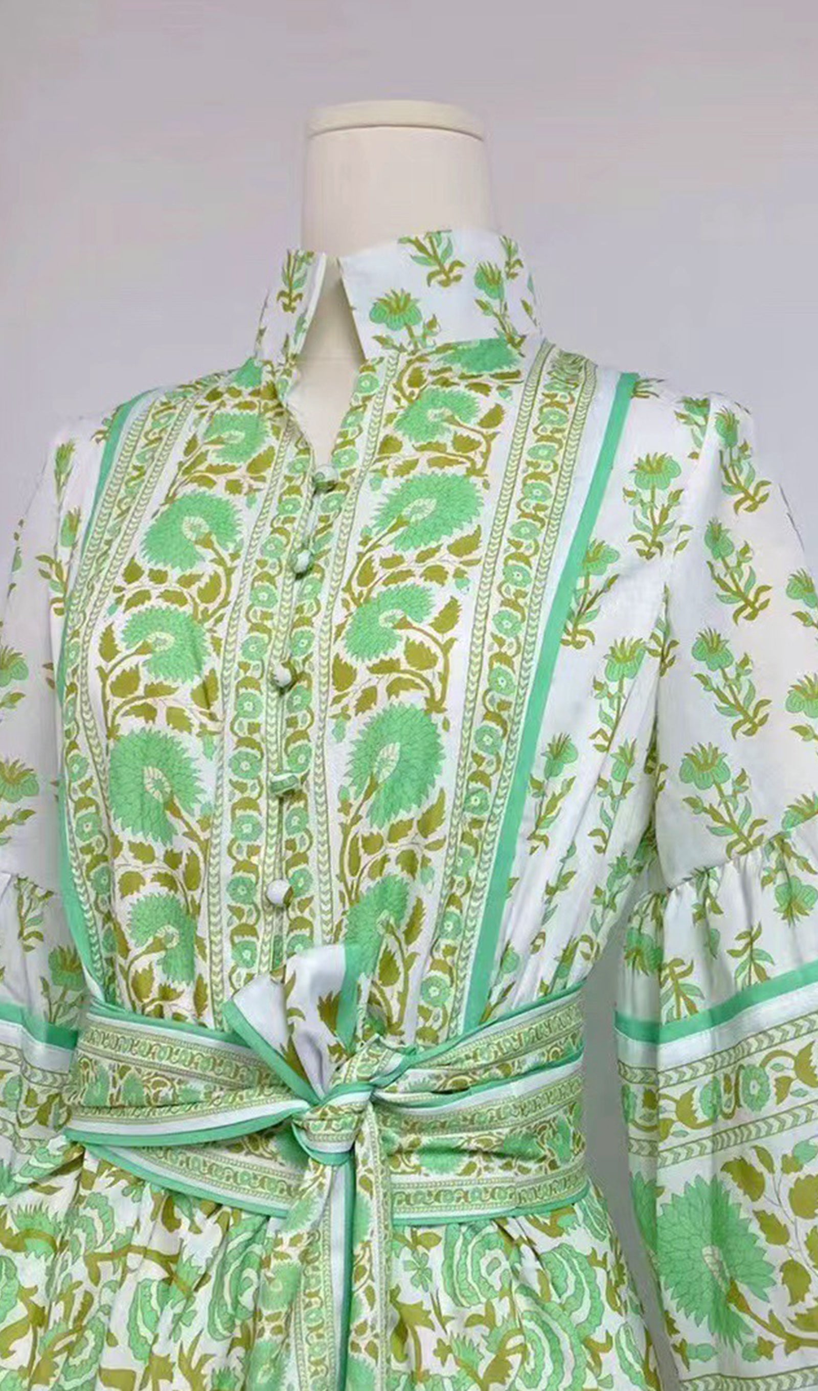 Çiçekli Puf Kollu Fit ve Flare Midi Elbise