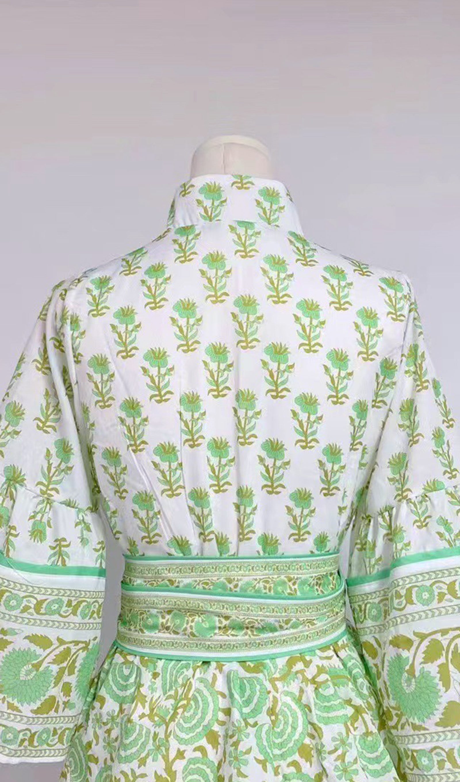 Çiçekli Puf Kollu Fit ve Flare Midi Elbise