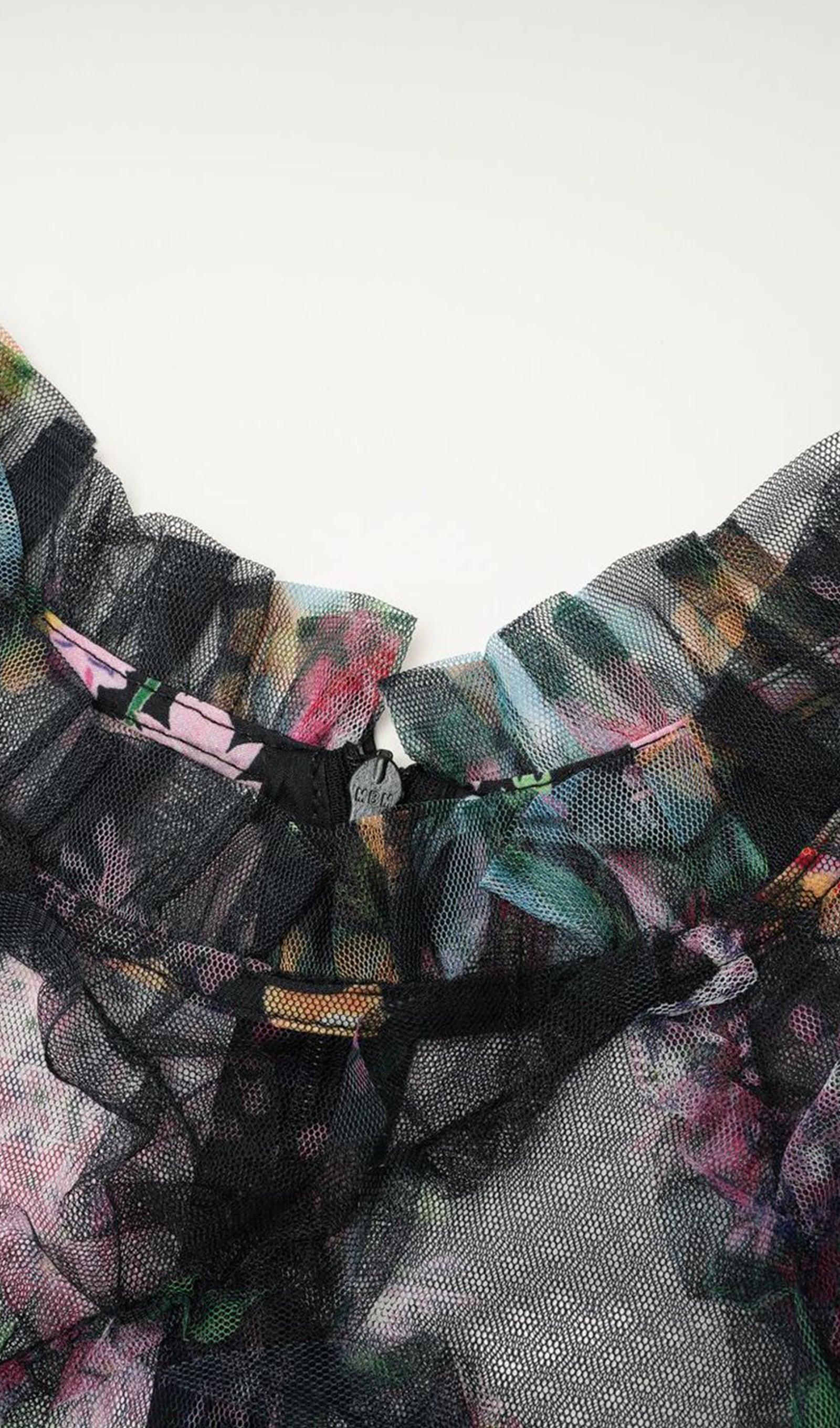 Langärmeliges, geblümtes, gestricktes Rüschen-Midikleid