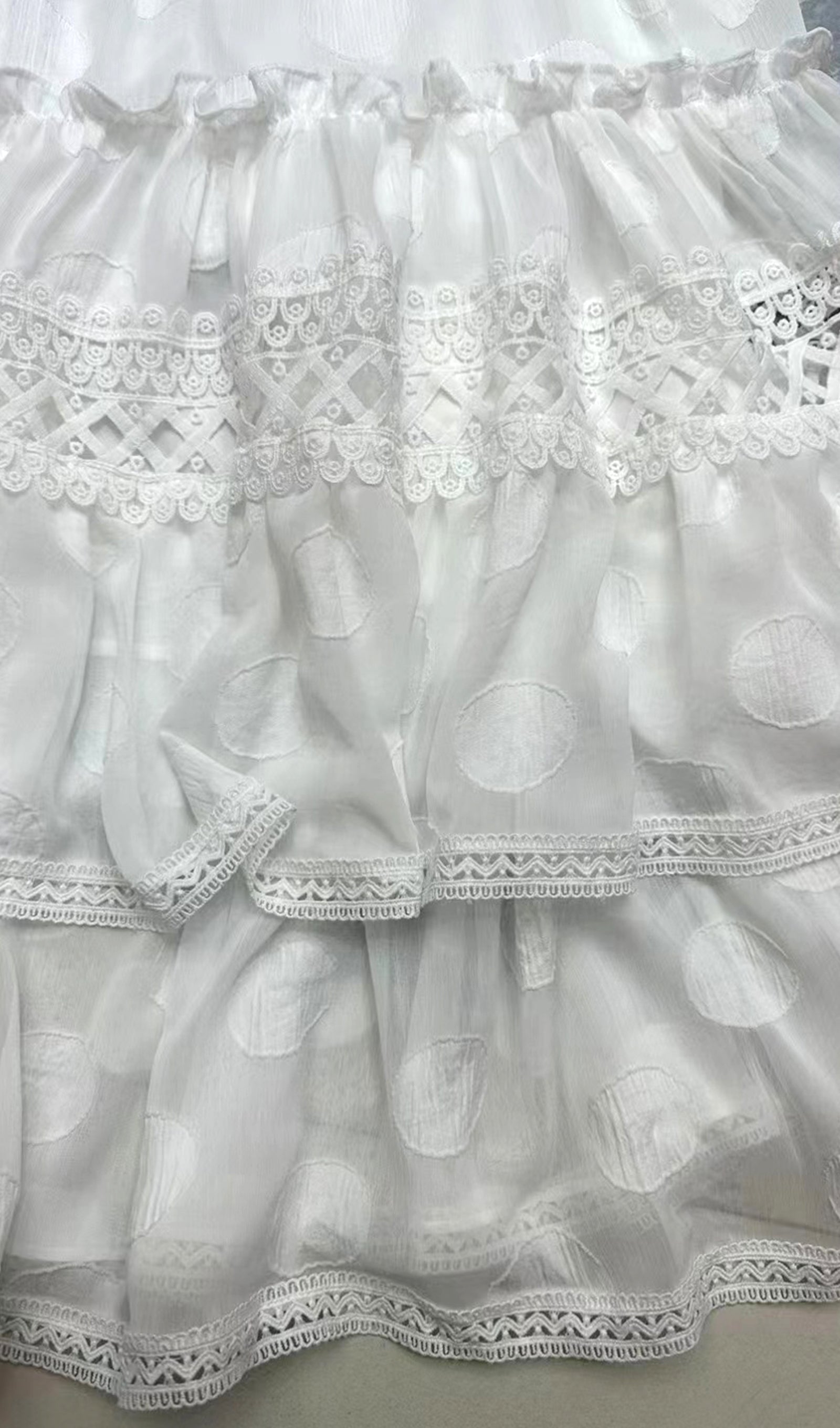 Ärmelloses Häkel-Maxikleid mit Lagen