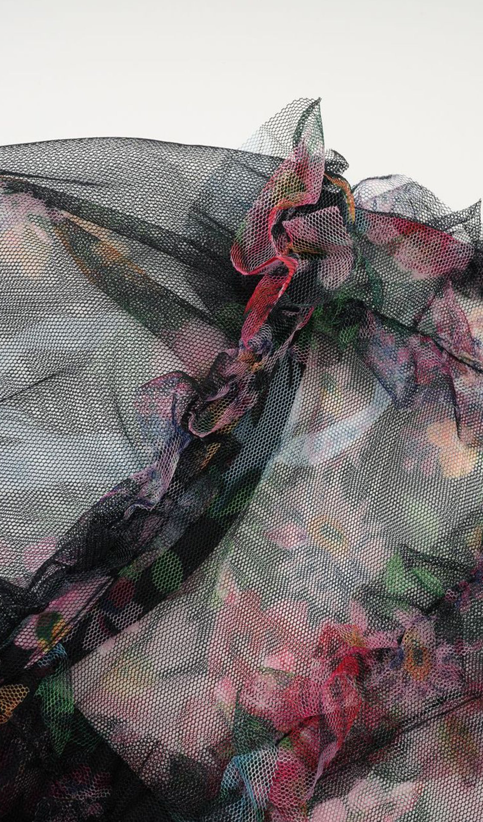 Langärmeliges, geblümtes, gestricktes Rüschen-Midikleid