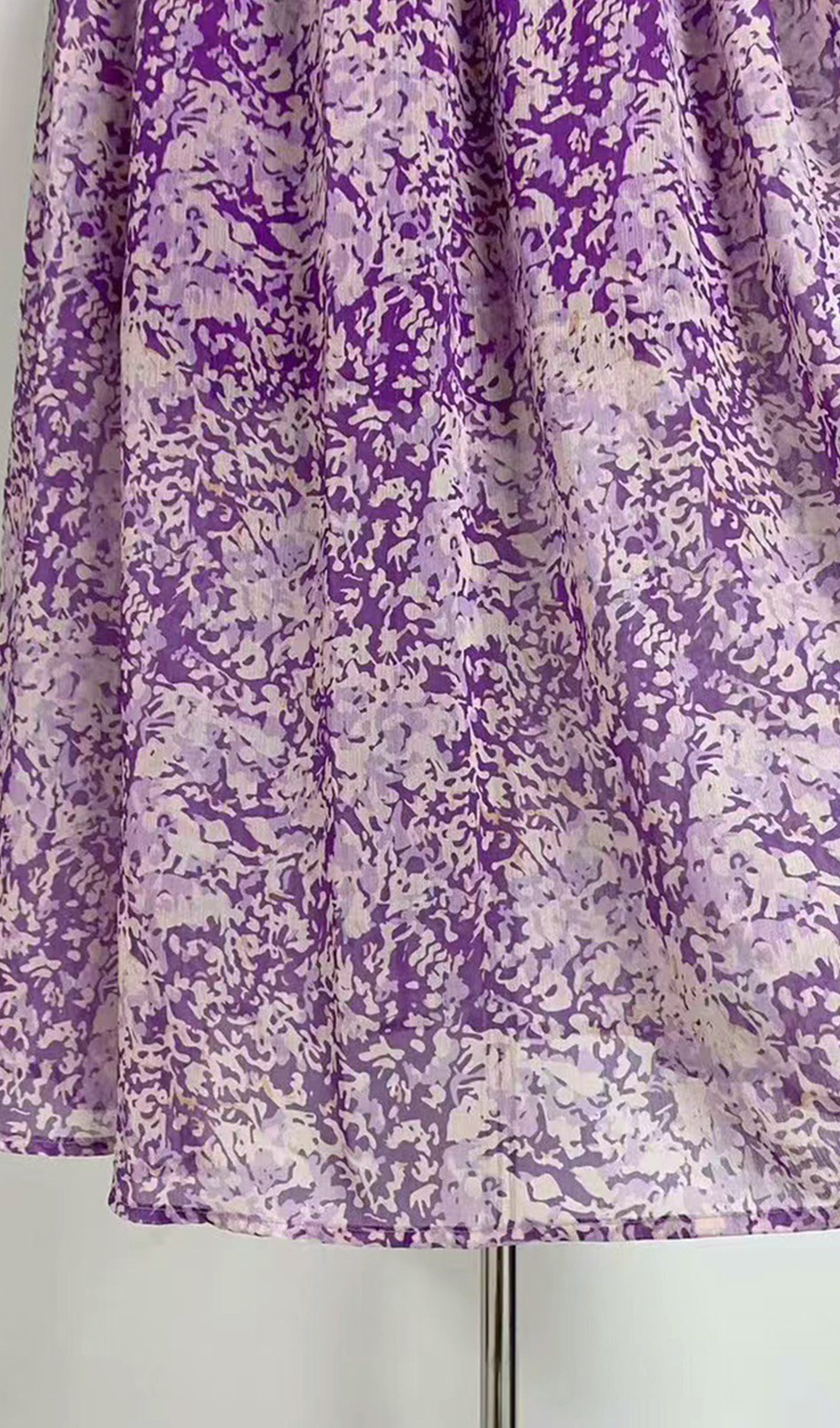 Sexy Midikleid aus geblümtem Chiffon mit V-Ausschnitt