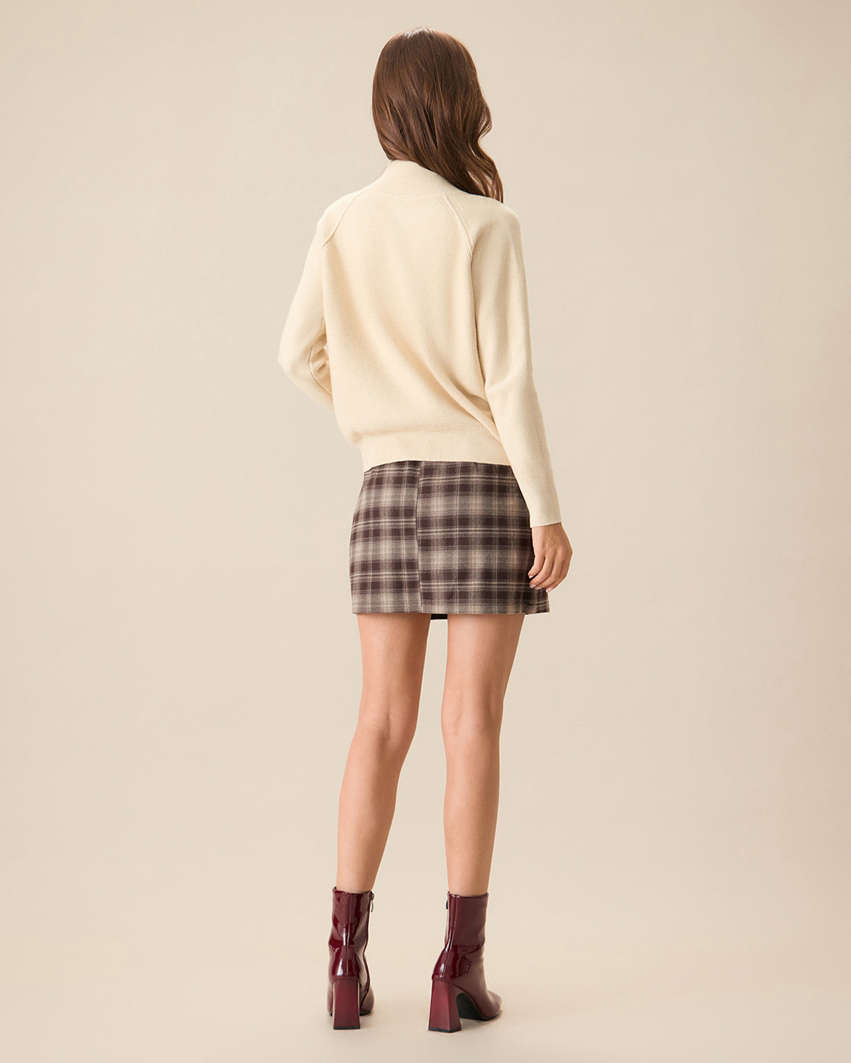 Beigefarbene, gerippte Strickjacke mit Reißverschluss