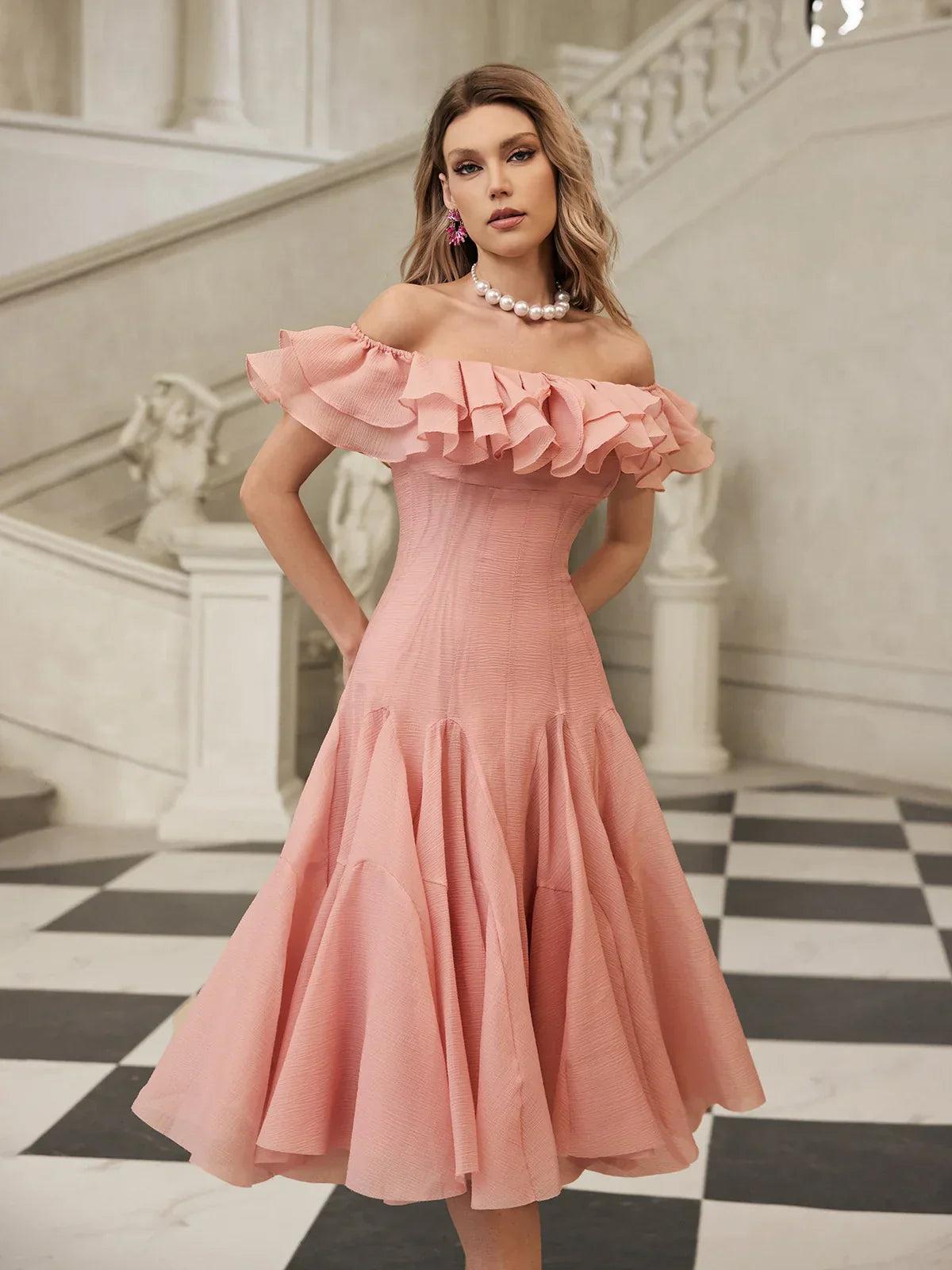 Amelie schulterfreies Rüschen-Midikleid – Rosa 