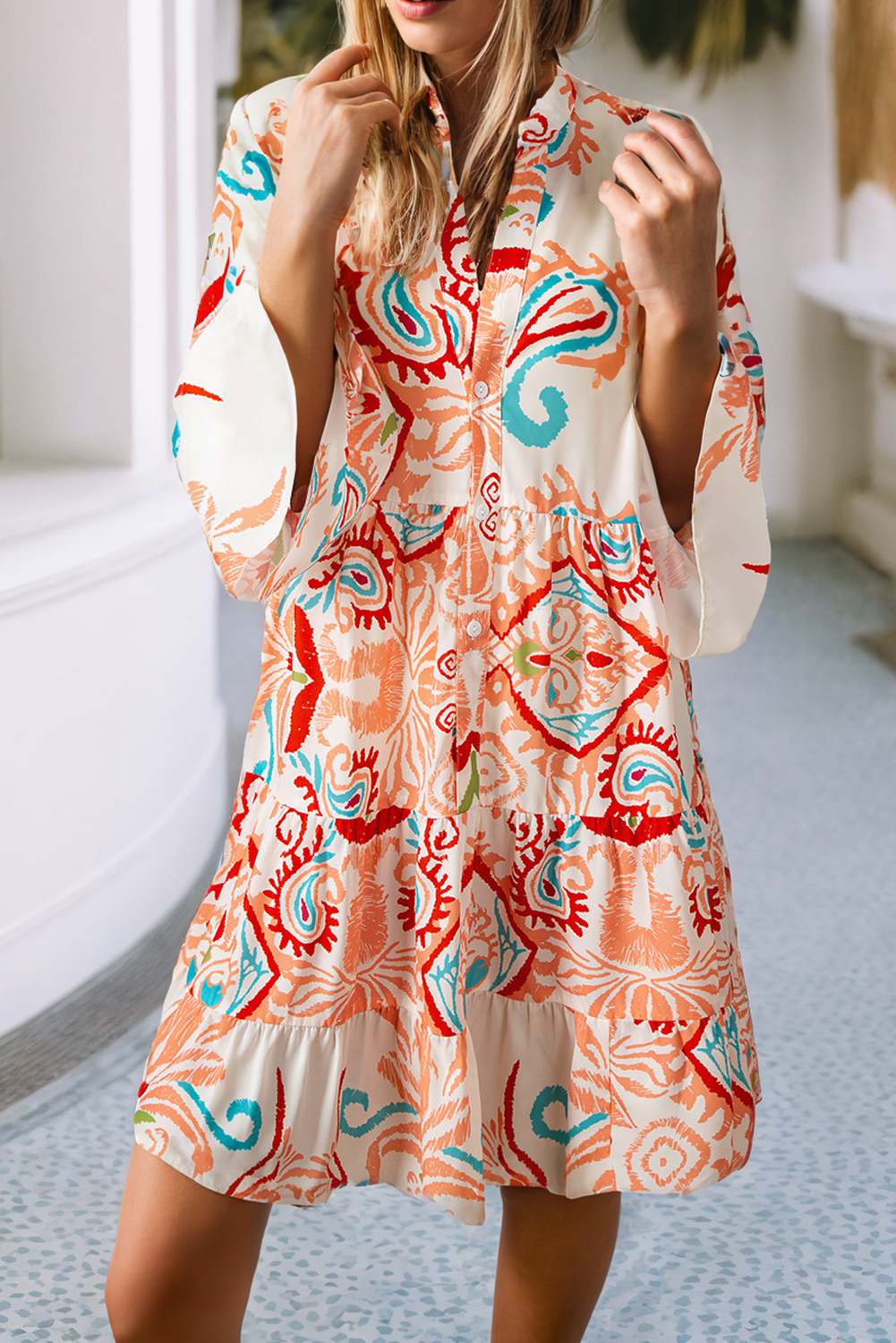 Nadia Minikleid mit ethnischem Muster, Knöpfen und weitem Ausschnitt