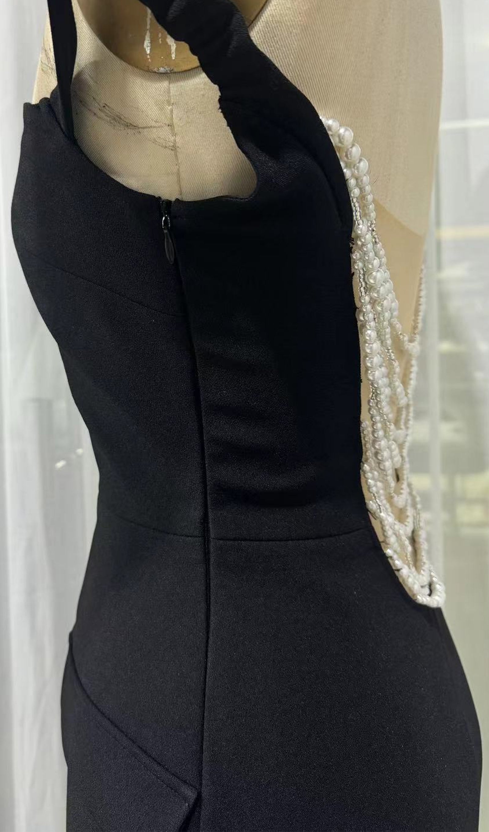 Schulterfreies, rückenfreies Midikleid 