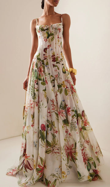 Maxikleid aus floraler Spitze mit Blumen und Kunstpelz