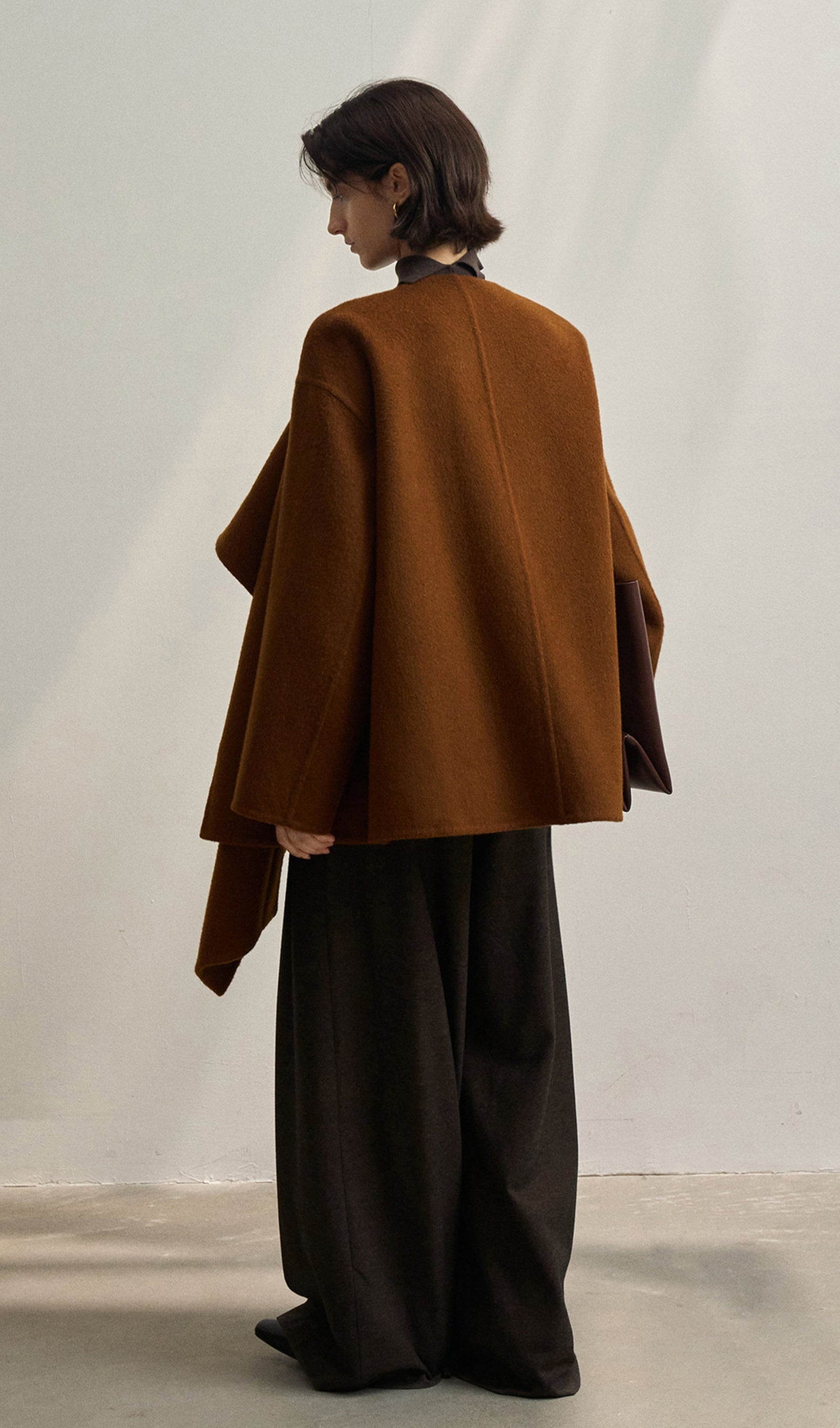 Unifarbener Cape-Mantel aus 100 % Wolle – Kastanienbraun